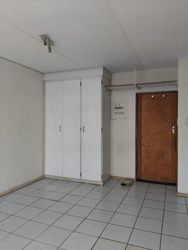 To Let 1 Bedroom Property for Rent in Kannoniers Park North West
